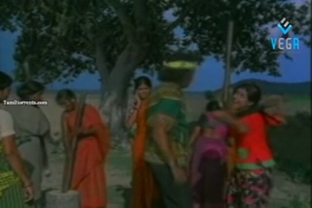 En Kelvikku Enna Bathil (1978) Sample